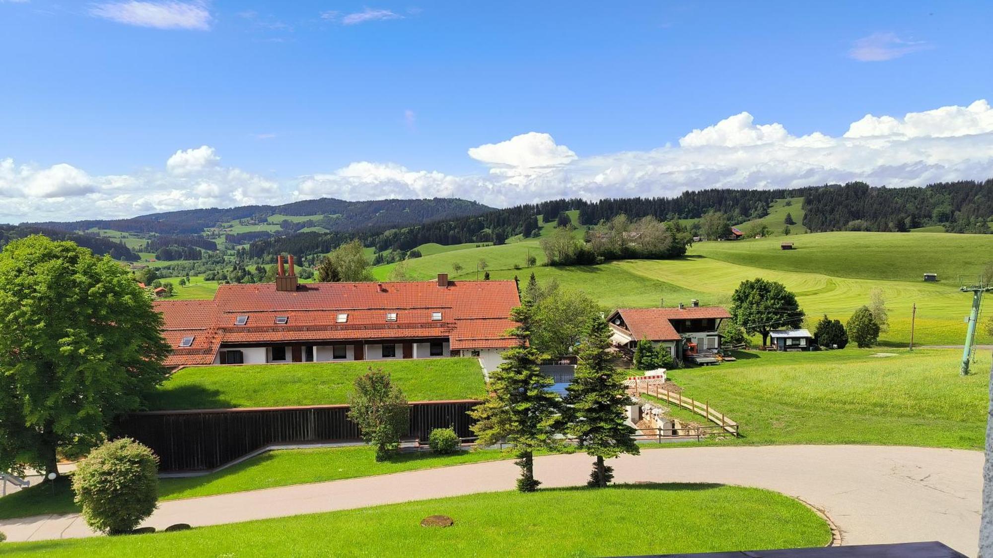 Allgaeuerle1605 Mit Hallenbad, Sauna, Tiefgarage Und Wlan